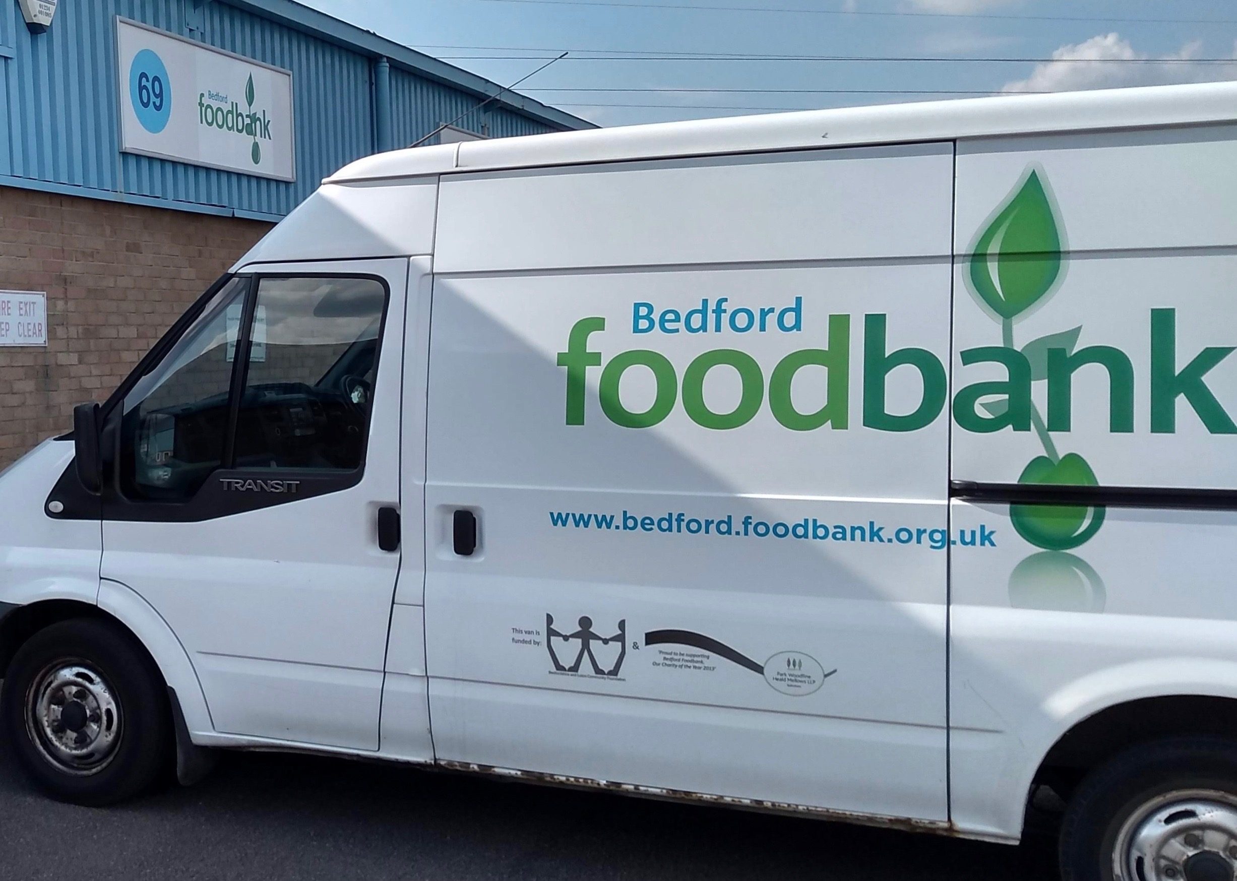 Bedfordshire Freemasons donate £1,000 to Bedford Foodbank